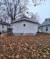 2057 N Charles St in Decatur, IL - Building Photo