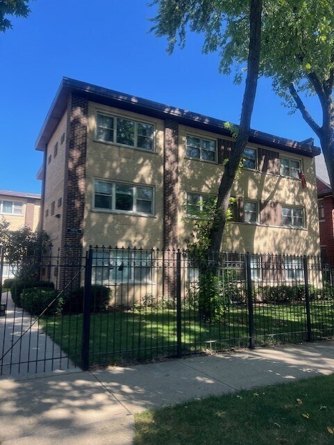 1538 W Chase Ave in Chicago, IL - Building Photo