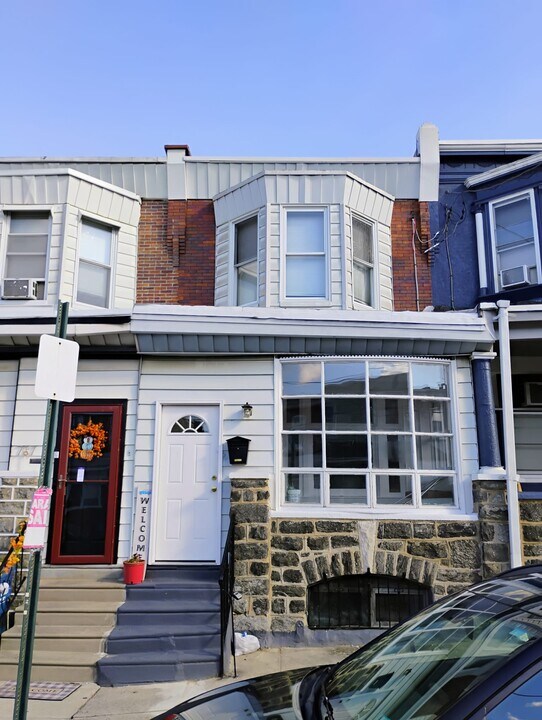 715 N 49th St in Philadelphia, PA - Foto de edificio