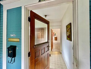 2412 SE Belmont St in Portland, OR - Building Photo - Building Photo