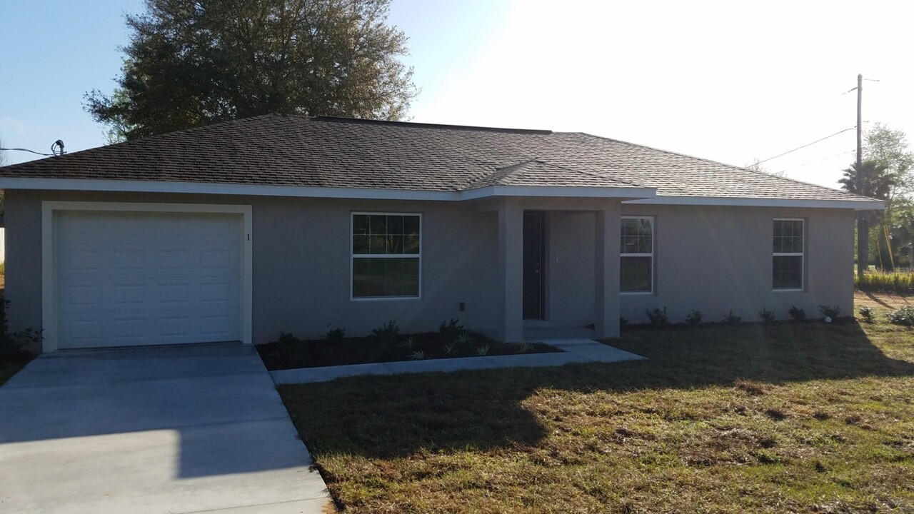 1 Pine Trce in Ocala, FL - Building Photo