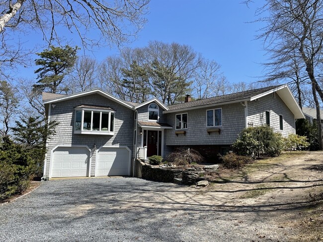 18 Quamhasett Rd in Buzzards Bay, MA - Building Photo - Building Photo