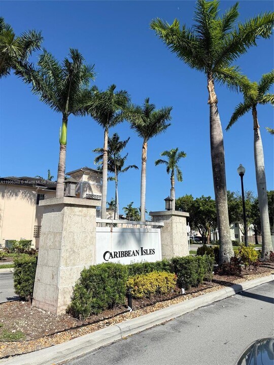 2665 NE 4th St in Homestead, FL - Foto de edificio