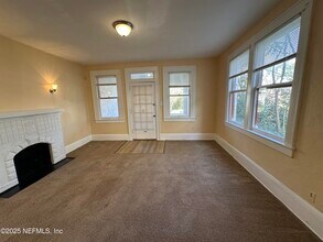 2320 College St in Jacksonville, FL - Foto de edificio - Building Photo