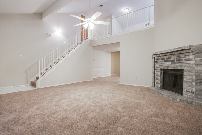 1009 Neptune Ct in Cedar Hill, TX - Foto de edificio - Building Photo