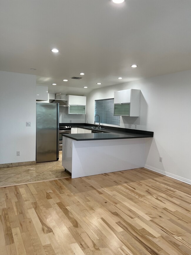 1146 N Clark St in West Hollywood, CA - Building Photo - Building Photo
