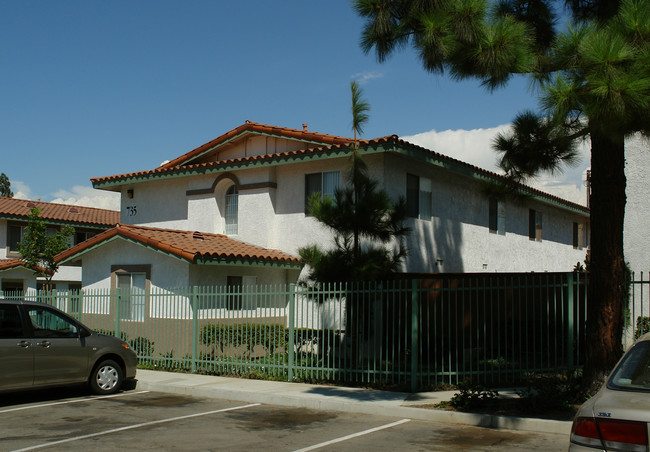 735 W 3rd St in Corona, CA - Building Photo - Building Photo