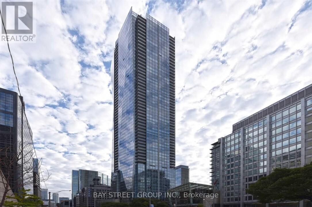 180-2180 University Ave in Toronto, ON - Building Photo