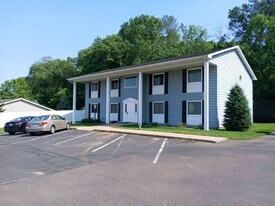 3303 Woodside Ter, Unit 2 in Altoona, WI - Building Photo