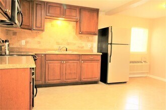 422 W Burleson St in Wharton, TX - Building Photo - Building Photo