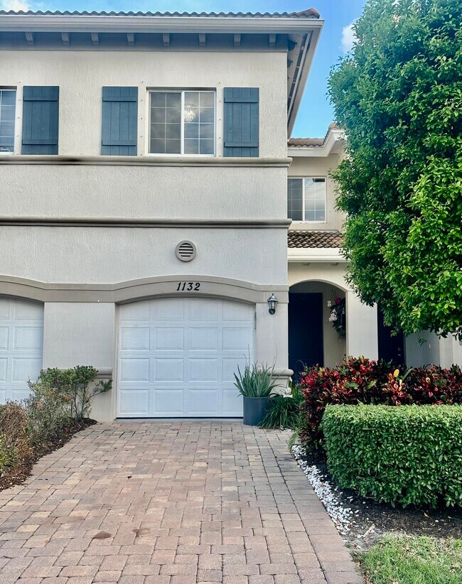 1132 Vermilion Dr in Lake Worth Beach, FL - Building Photo - Building Photo