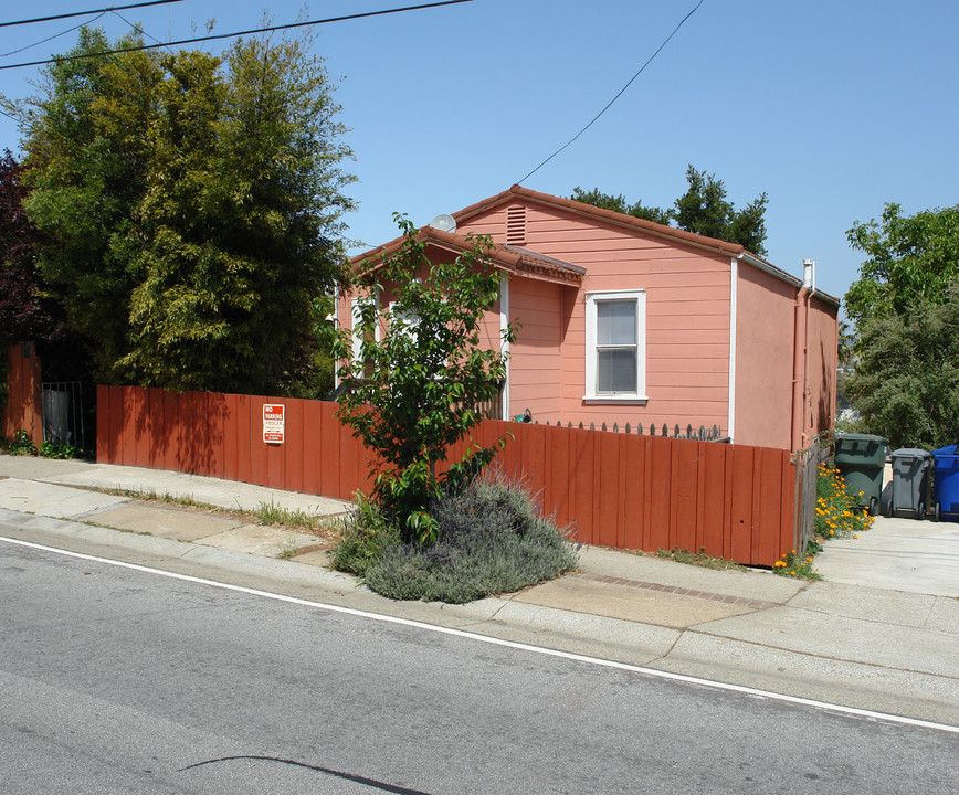 370 Alvarado St in Brisbane, CA - Building Photo