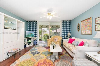 1001 NE 14th Ave in Hallandale Beach, FL - Foto de edificio - Building Photo