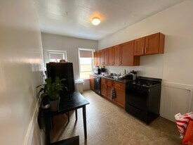 11 Mount Hood Rd, Unit 6 in Boston, MA - Building Photo