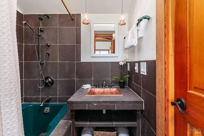 property at 1100 Bayhills Dr