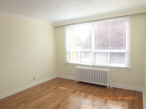 183 Maurice Drive in Oakville, ON - Building Photo - Building Photo