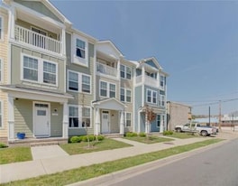 923 E Ocean View Ave in Norfolk, VA - Building Photo