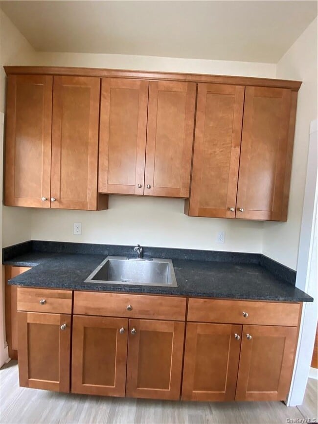 8 Franklin Ave in Pearl River, NY - Building Photo - Building Photo