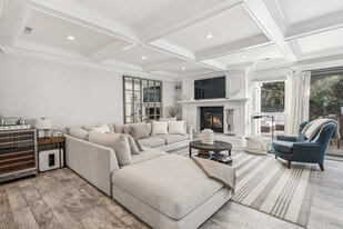 50 Hubbard Ln in Southampton, NY - Building Photo