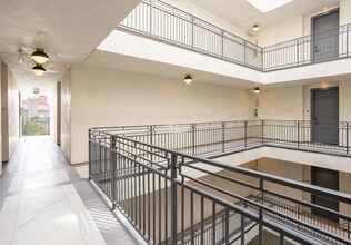 5768 W 3rd St in Los Angeles, CA - Building Photo - Building Photo