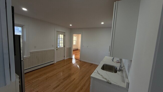 21 Locust St in Danvers, MA - Building Photo - Building Photo