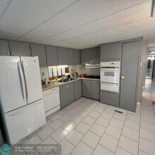 2356 SW 84th Ave in Davie, FL - Building Photo - Building Photo