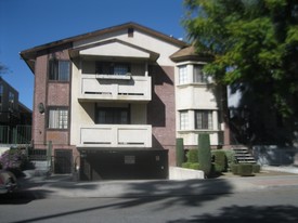 251 W Verdugo Ave in Burbank, CA - Building Photo