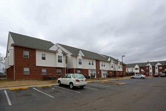 Bissell Apartments in Venice, IL - Building Photo - Building Photo