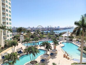 244 Biscayne Blvd, Unit 3703 in Miami, FL - Building Photo - Building Photo