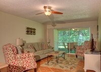 7062 W Country Club Dr N in Sarasota, FL - Building Photo - Building Photo