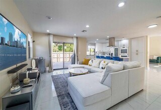 1451 SW 11th Pl in Fort Lauderdale, FL - Foto de edificio - Building Photo