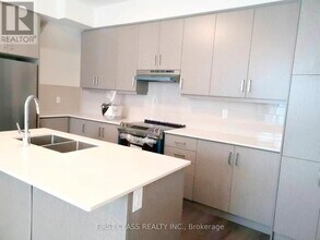 31 Almond Blossom Mews in Vaughan, ON - Building Photo - Building Photo
