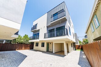 1330 Tamarind Ave in Los Angeles, CA - Building Photo - Building Photo