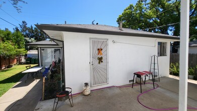 530 S School St in Lodi, CA - Foto de edificio - Building Photo