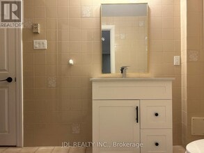 116 Newton Dr in Toronto, ON - Building Photo - Building Photo