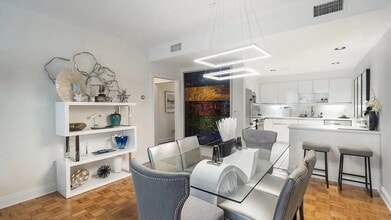 1311 S Beverly Glen Blvd, Unit 1311 in Los Angeles, CA - Building Photo - Building Photo