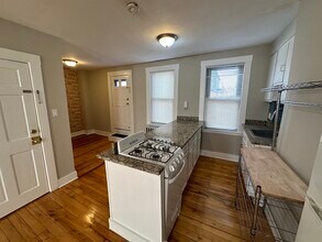 39 Beacon St, Unit 3 in Chelsea, MA - Foto de edificio - Building Photo