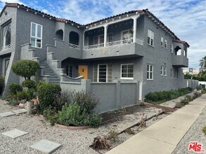 1601 Stearns Dr in Los Angeles, CA - Building Photo - Building Photo