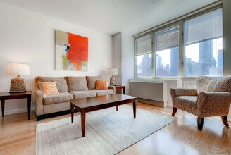 400 E 66th St in New York, NY - Building Photo - Building Photo