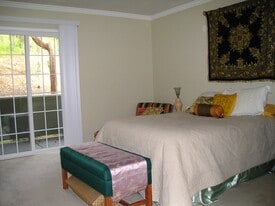 605 Canyon Oaks Dr, Unit B in Oakland, CA - Building Photo