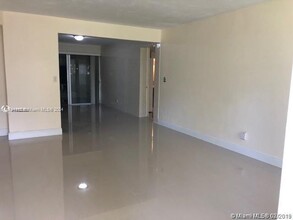 5836 N Farragut Dr in Hollywood, FL - Building Photo - Building Photo