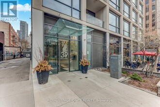 39-739 Brant St in Toronto, ON - Building Photo - Building Photo