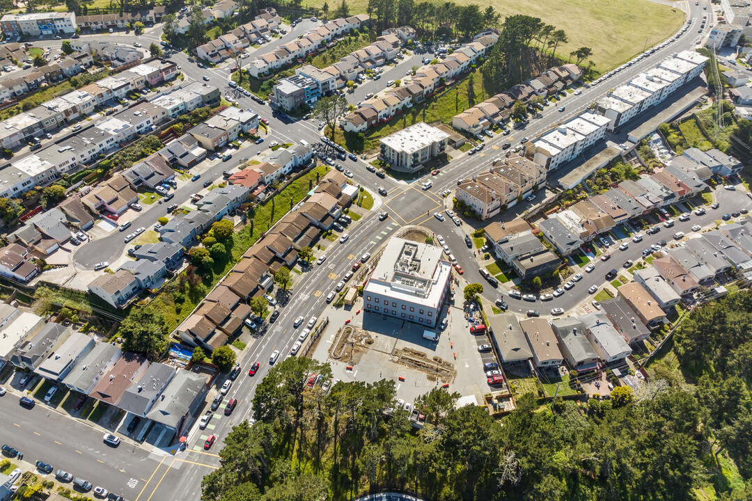 West Ridge in Daly City, CA - Building Photo