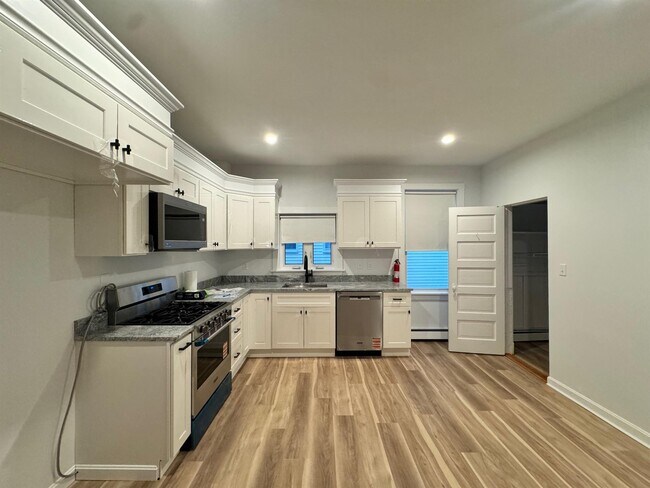 136 Sharon St, Unit 2 in Medford, MA - Building Photo - Building Photo