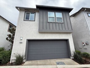 4224 Ocean Ln in Elk Grove, CA - Building Photo - Building Photo