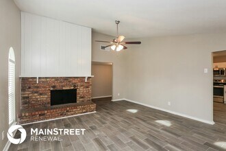 625 Nora Ln in Desoto, TX - Building Photo - Building Photo