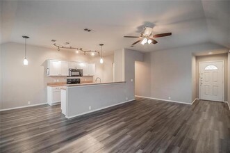 8533 Silverbell Ln in Fort Worth, TX - Building Photo - Building Photo