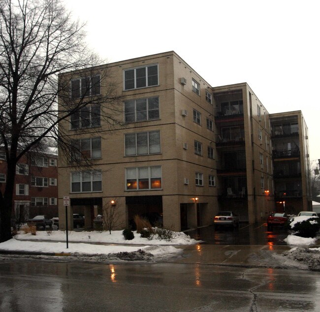 2145 Ridge Ave in Evanston, IL - Foto de edificio - Building Photo