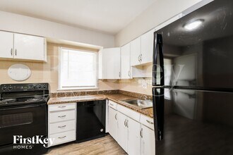 665 Mark Twain Dr in Florissant, MO - Building Photo - Building Photo