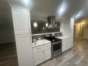 8449 Moonlight Way in Blaine, WA - Building Photo - Building Photo